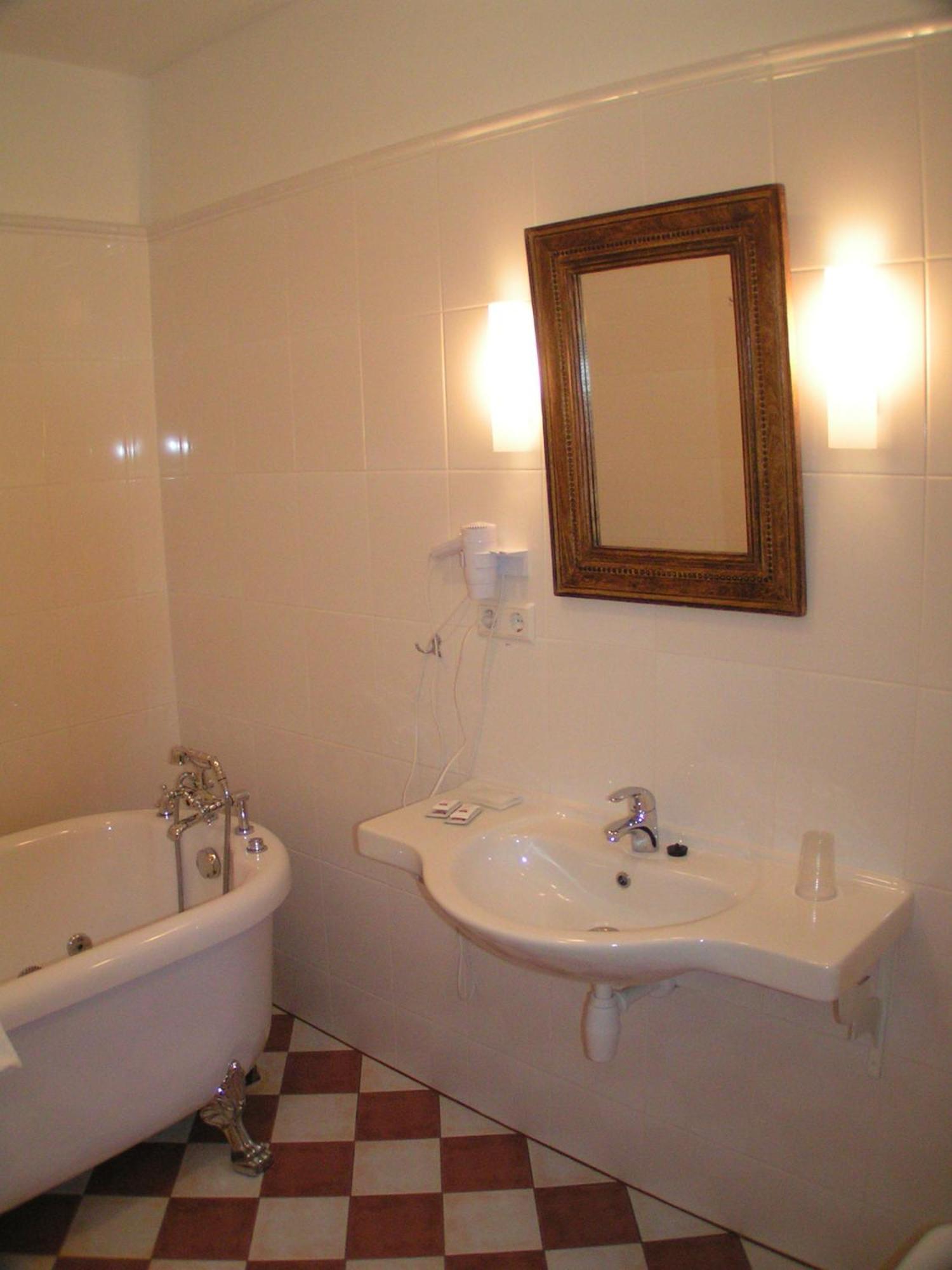 Birinu Pils Hotel Bīriņi Kültér fotó