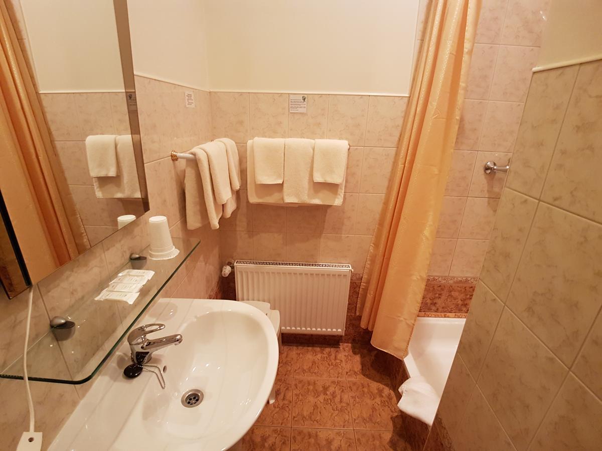 Birinu Pils Hotel Bīriņi Kültér fotó
